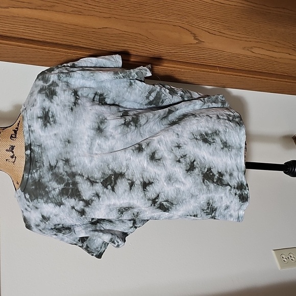 Olive green tie dyed tshirt. 3x. - Picture 3 of 3